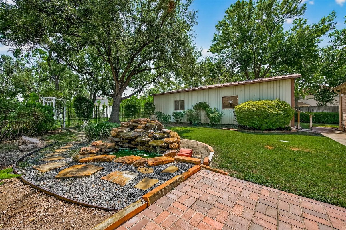 Backyard, Exterior