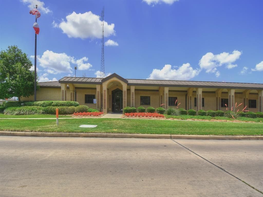 Backyard, Exterior, Facade, Ranch