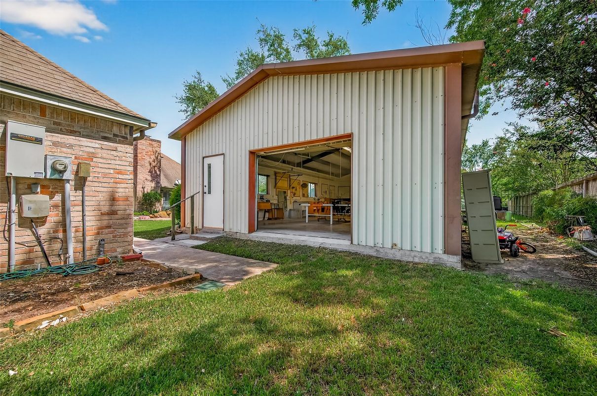 Backyard, Detached Garage, Exterior