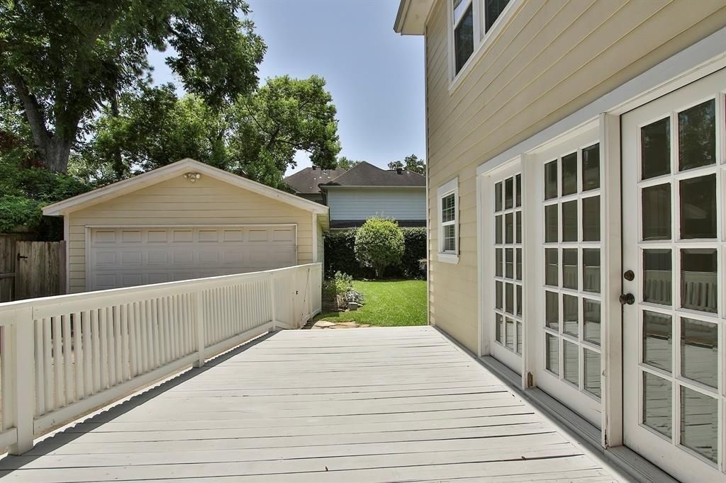 Detached Garage, Exterior