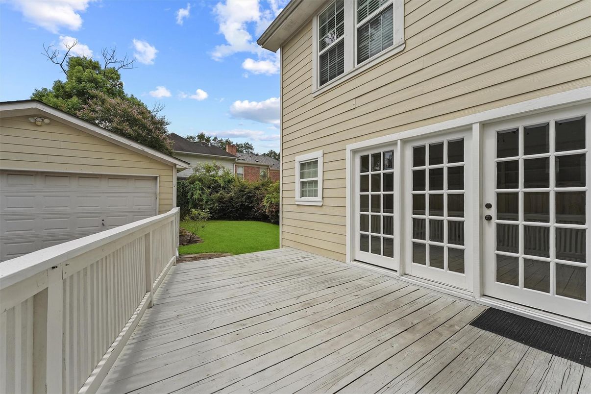 Detached Garage, Exterior