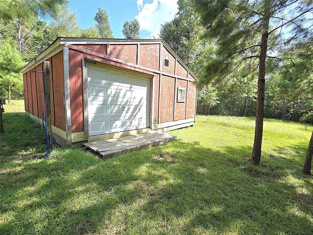 Backyard, Detached Garage, Exterior