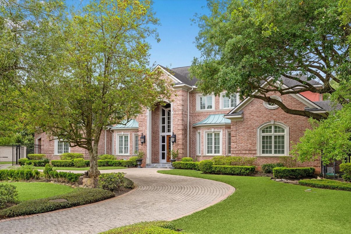 Exterior, Facade, Brick Facade, Brick Traditional