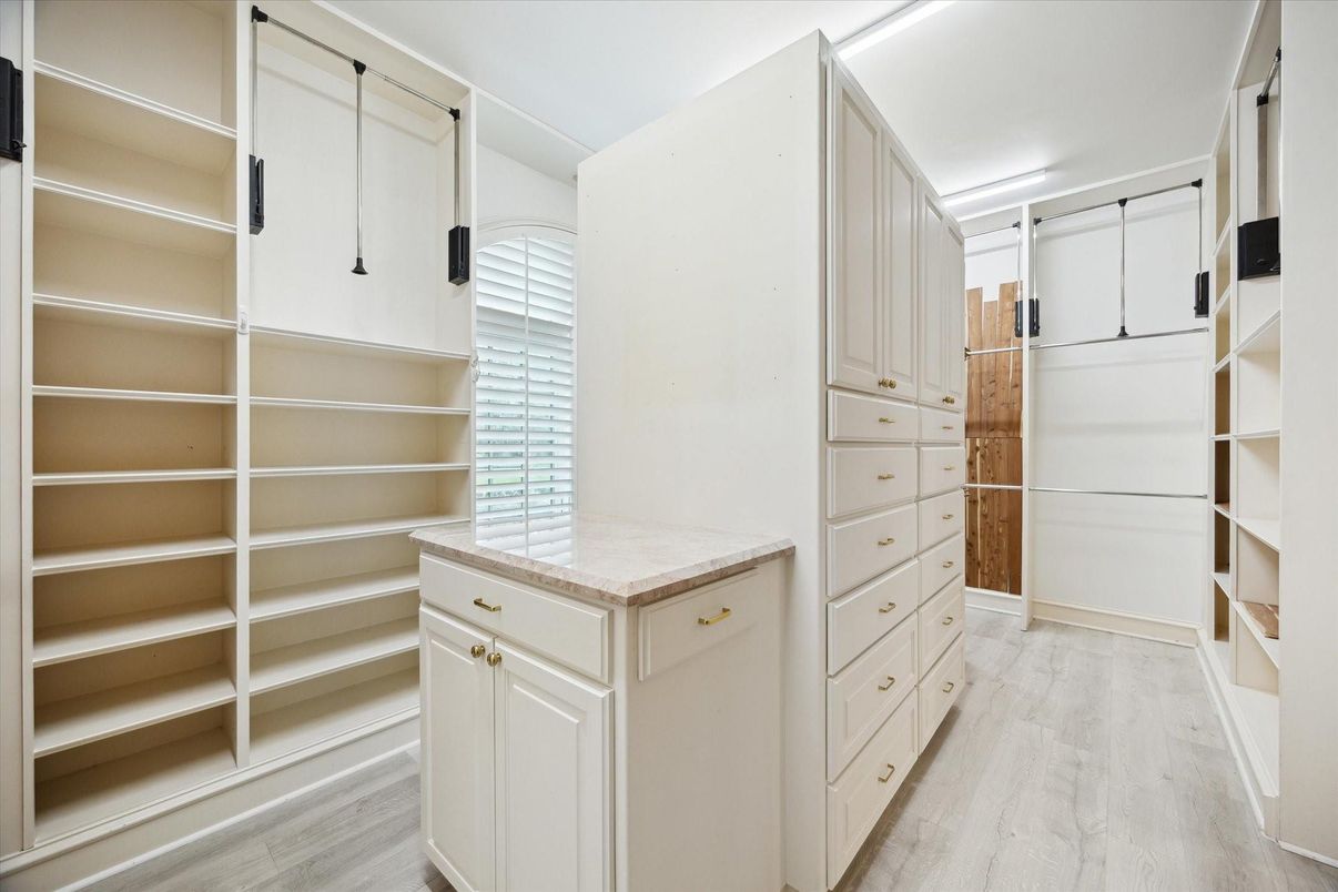 Interior, Walk-in Closets, Wood Texture Flooring