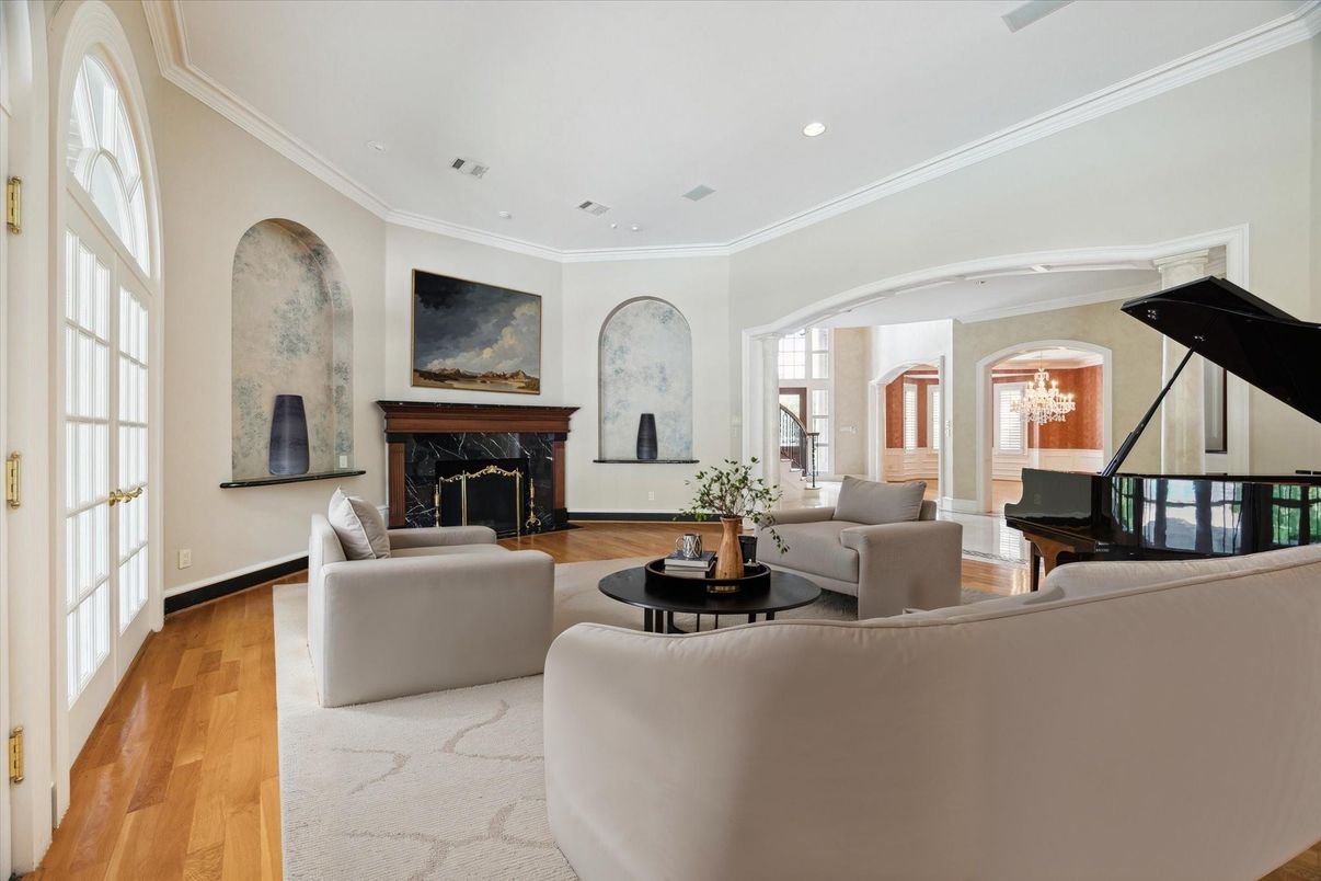 Fireplace, Interior, Living room, Piano, Recessed Lighting, Wood Texture Flooring