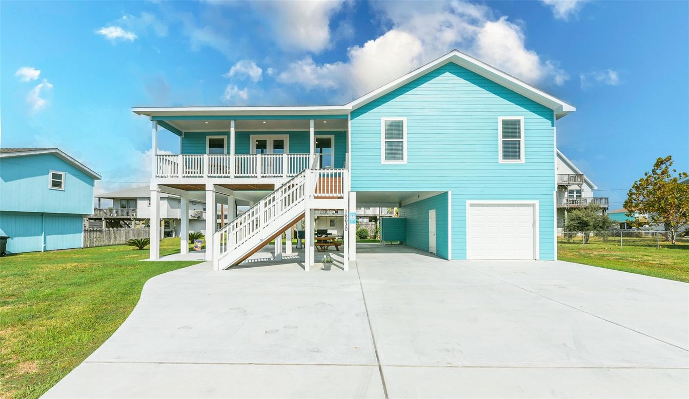 Attached, Backyard, Exterior, Facade, Split Level