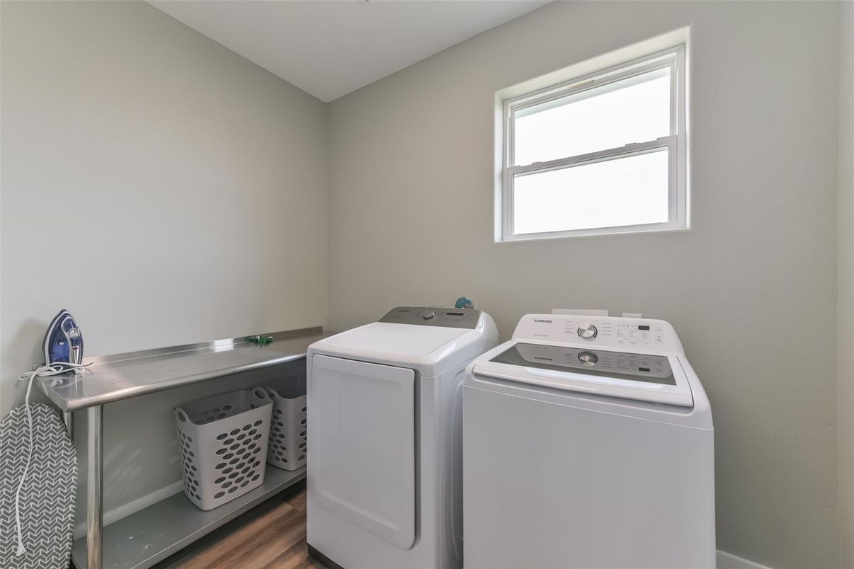 Interior, Washer, Wood Texture Flooring