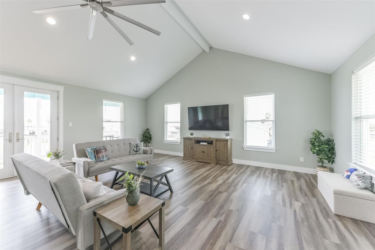Interior, Living room, Recessed Lighting, Wood Texture Flooring