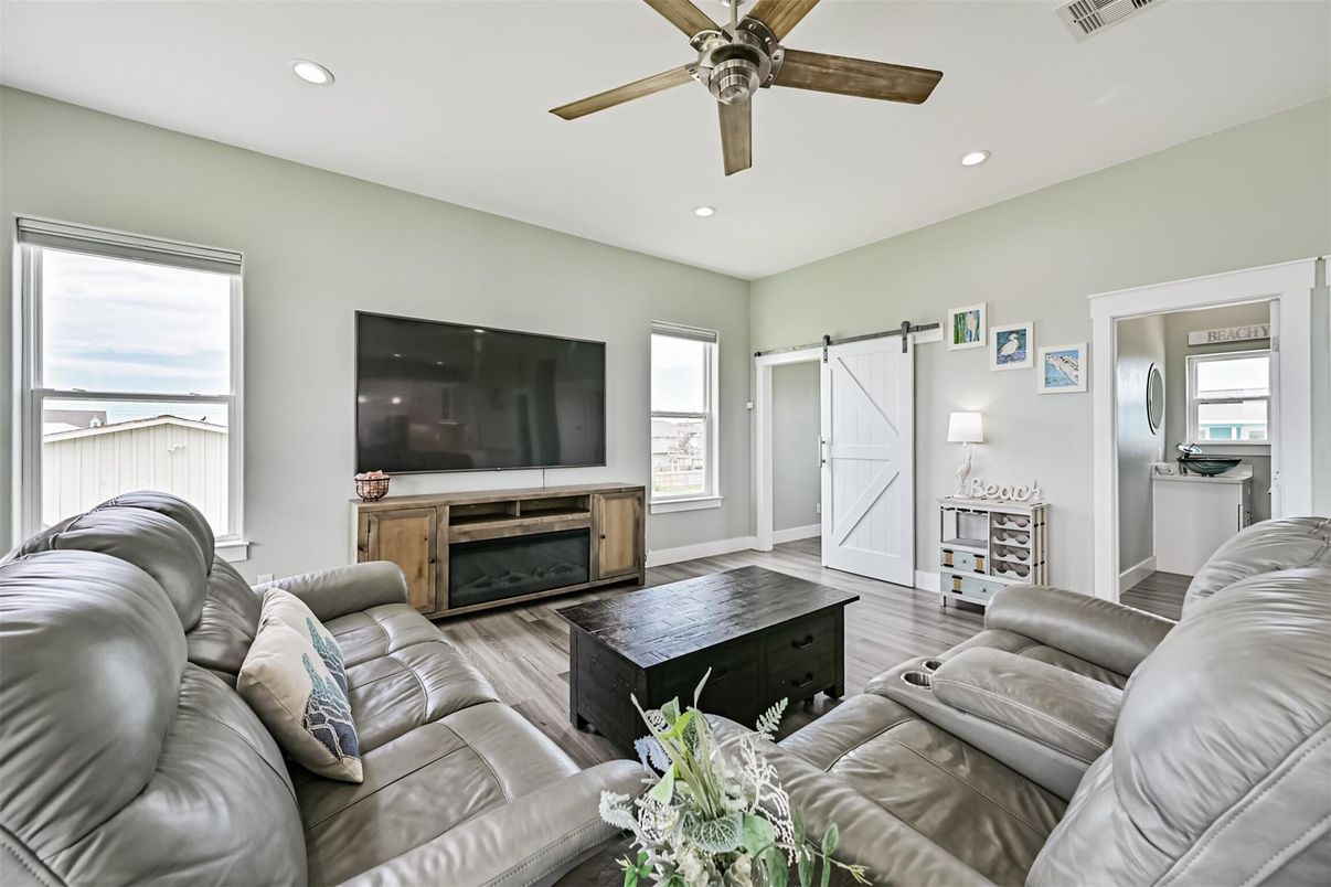 Interior, Living room, Recessed Lighting, Wood Texture Flooring