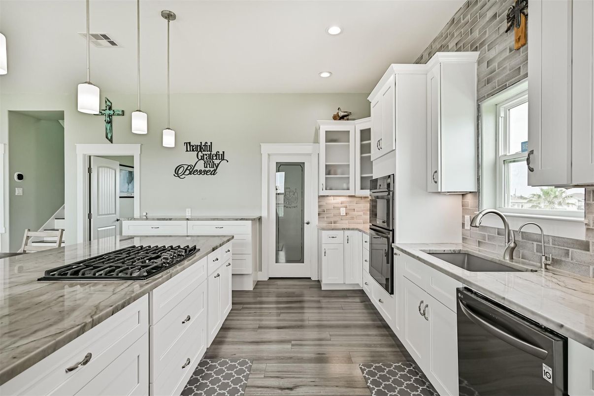 Interior, Kitchen, Pendant Lights, Recessed Lighting, Wood Texture Flooring