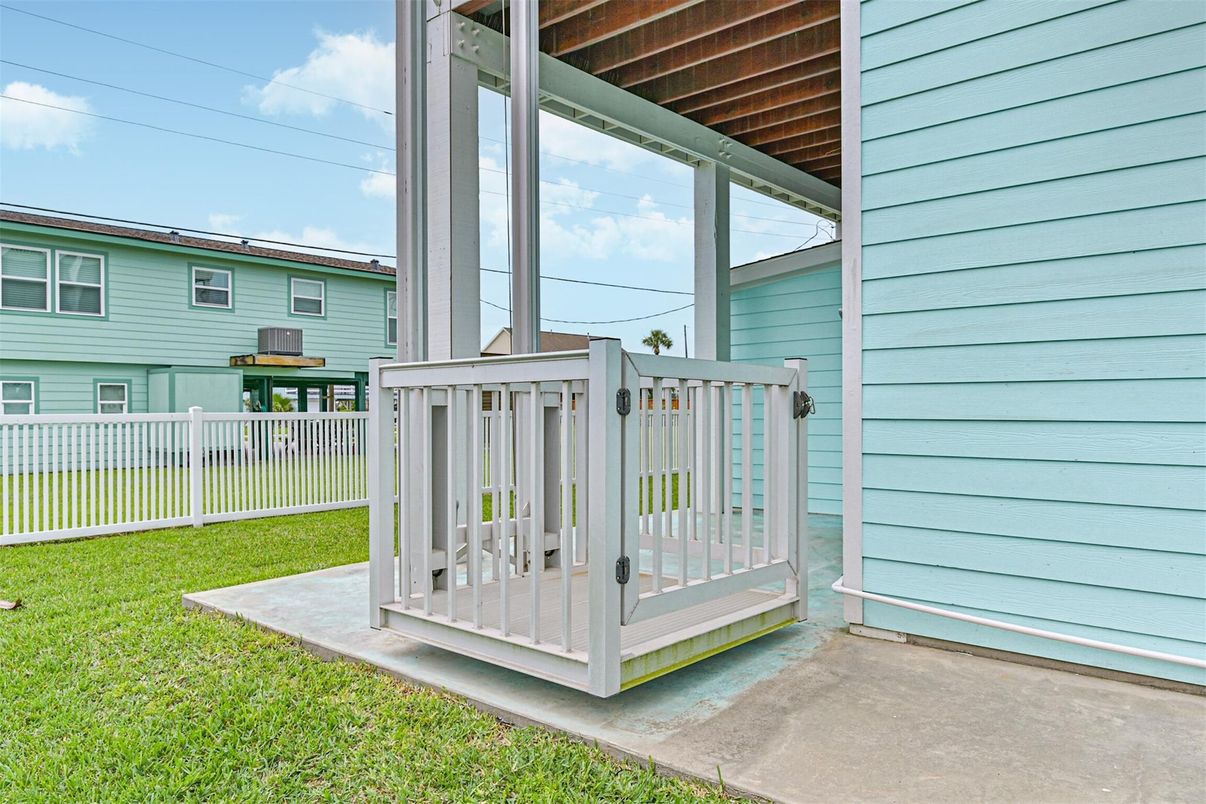 Backyard, Exterior