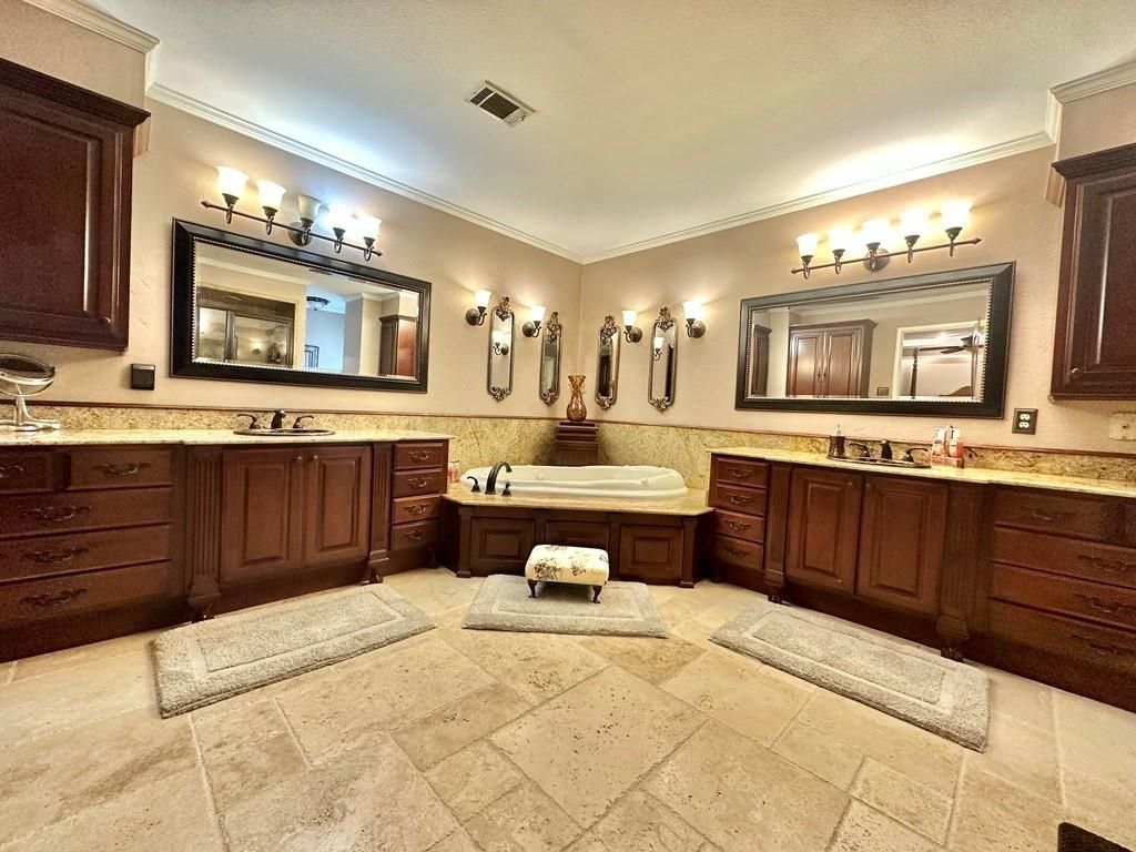 Bathroom, Dual Sink Vanities, Interior