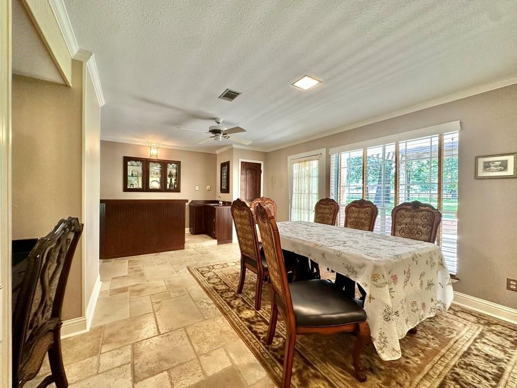Dining room, Interior, Recessed Lighting