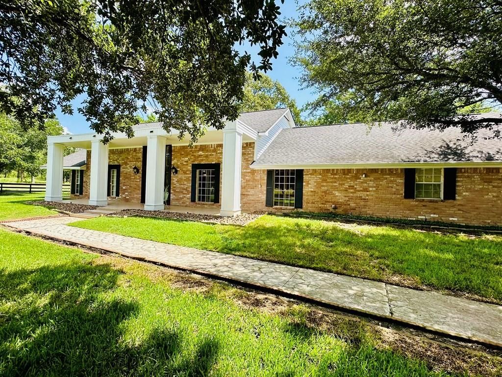 Exterior, Facade, Brick Facade, Georgian