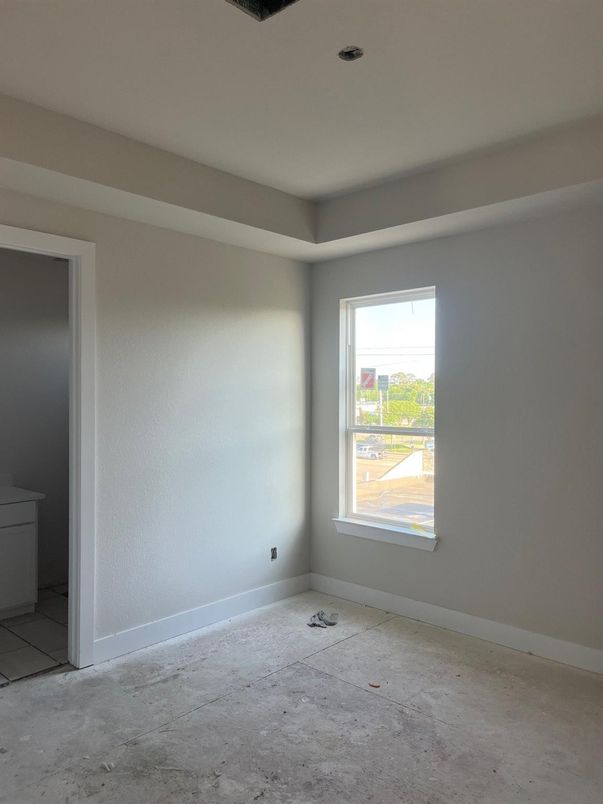 Empty room, Interior