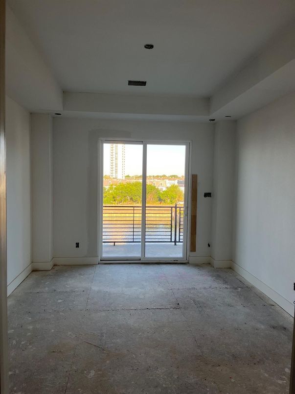 Empty room, Interior