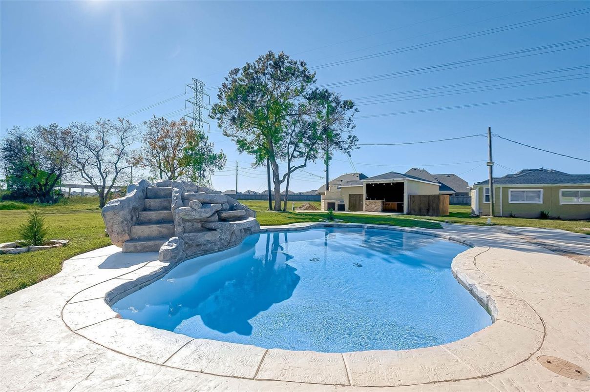 Exterior, Pool