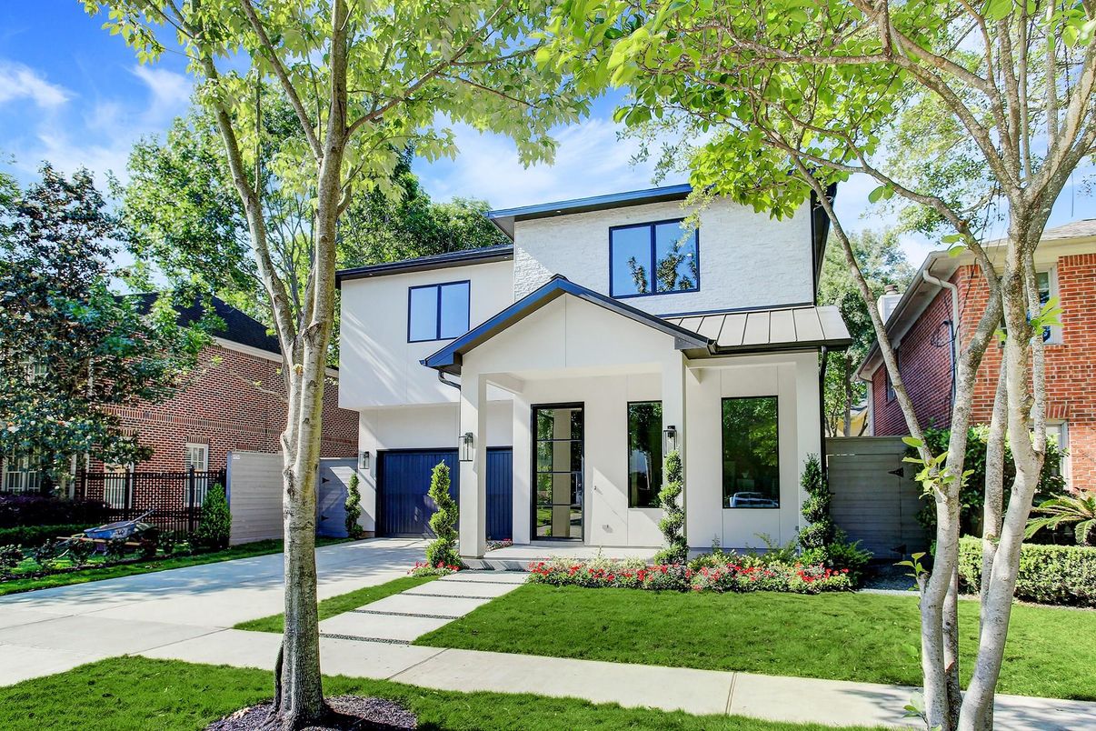 Attached, Exterior, Facade, Brick Facade, Farmhouse