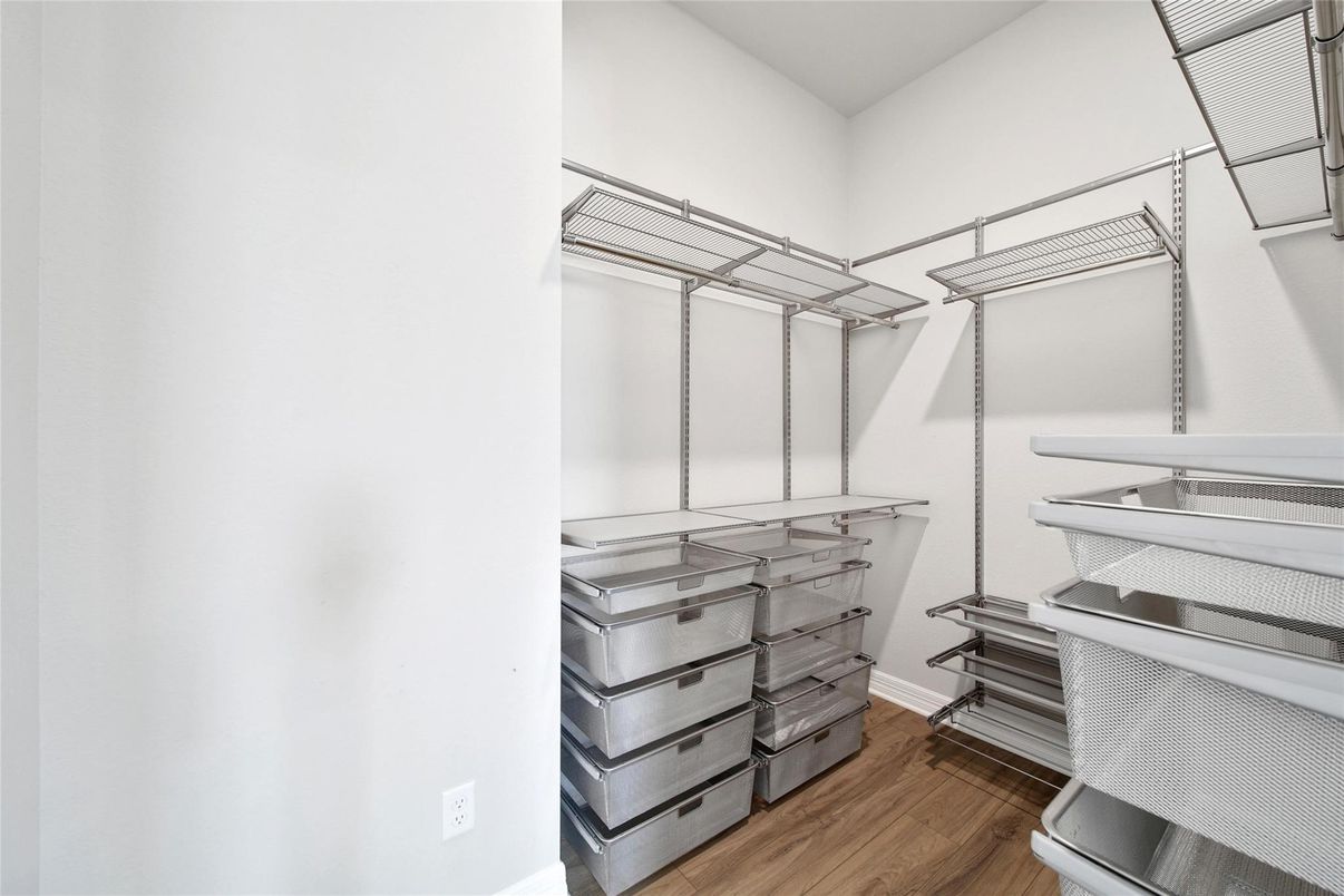 Interior, Walk-in Closets, Wood Texture Flooring
