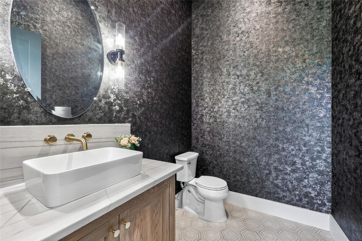 Bathroom, Interior, Tile Countertops
