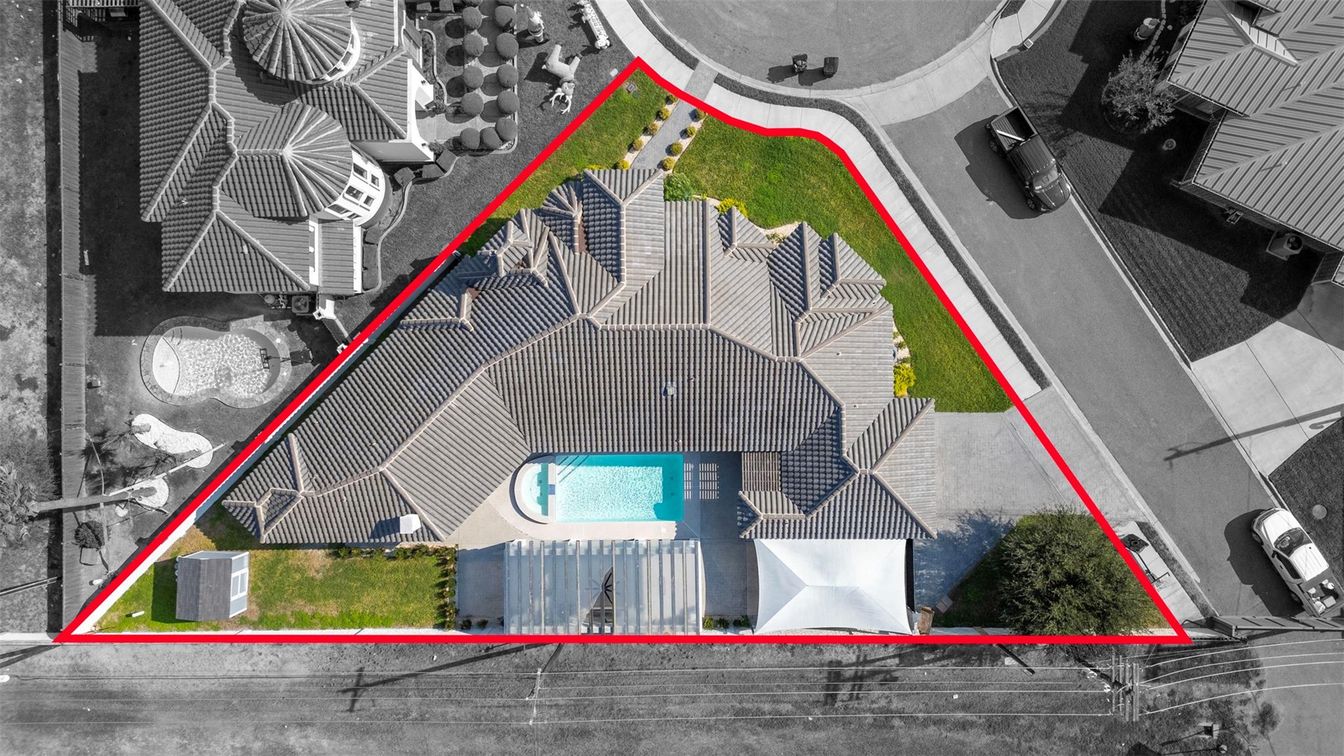 Exterior, Drone