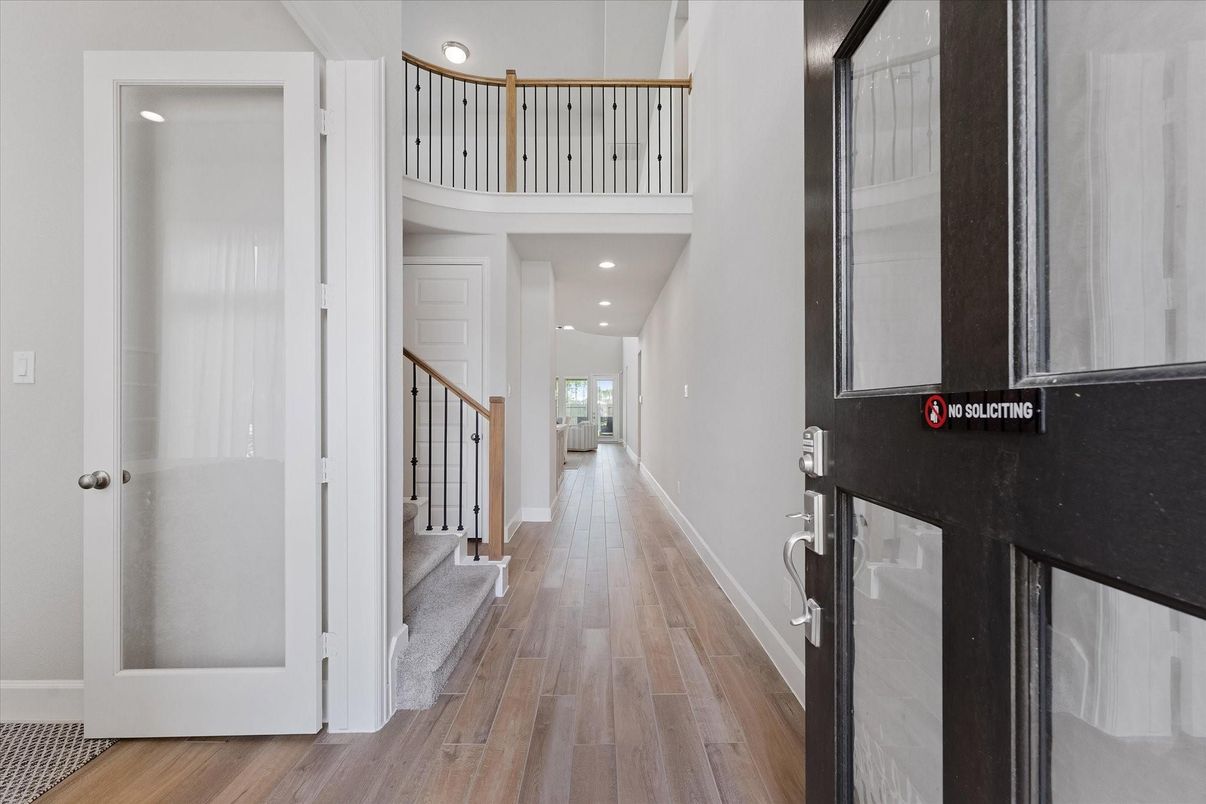 Interior, Recessed Lighting, Wood Texture Flooring