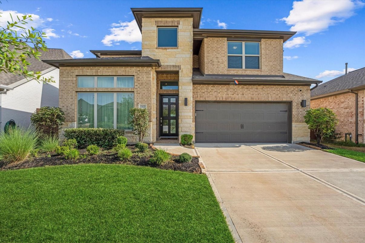 Attached, Exterior, Facade, Brick Facade, Modern