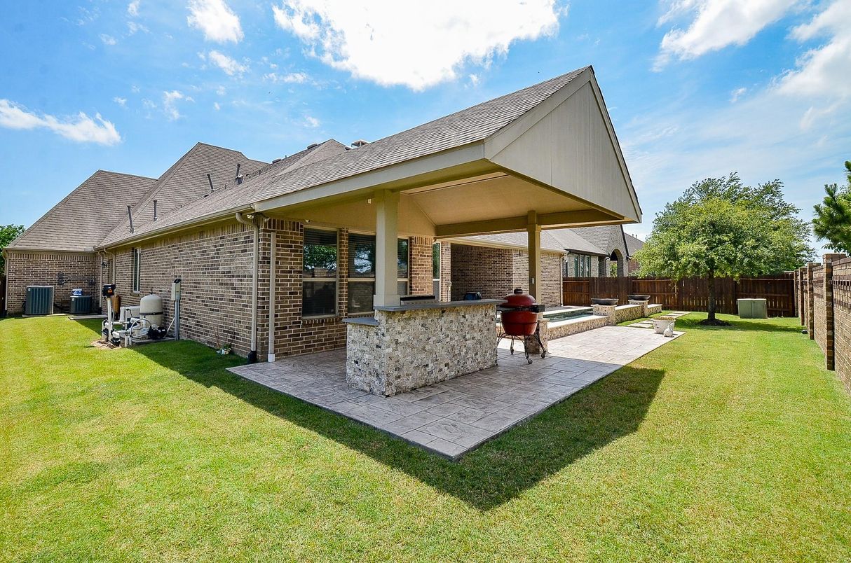 Backyard, Exterior