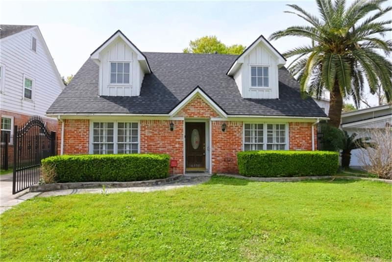 Exterior, Facade, Brick Facade, Cape Cod