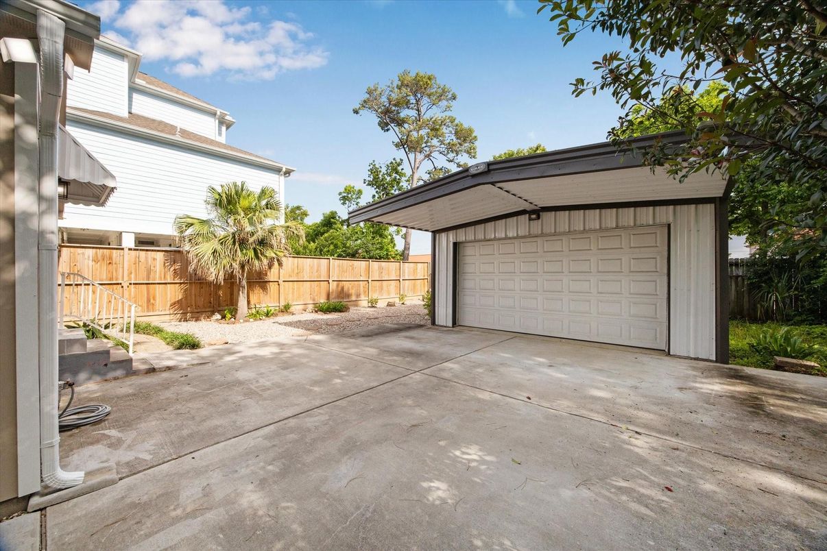 Detached Garage, Exterior