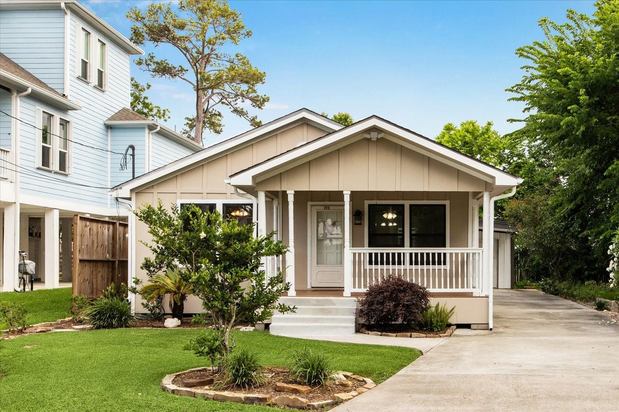 Exterior, Facade, American Craftsman