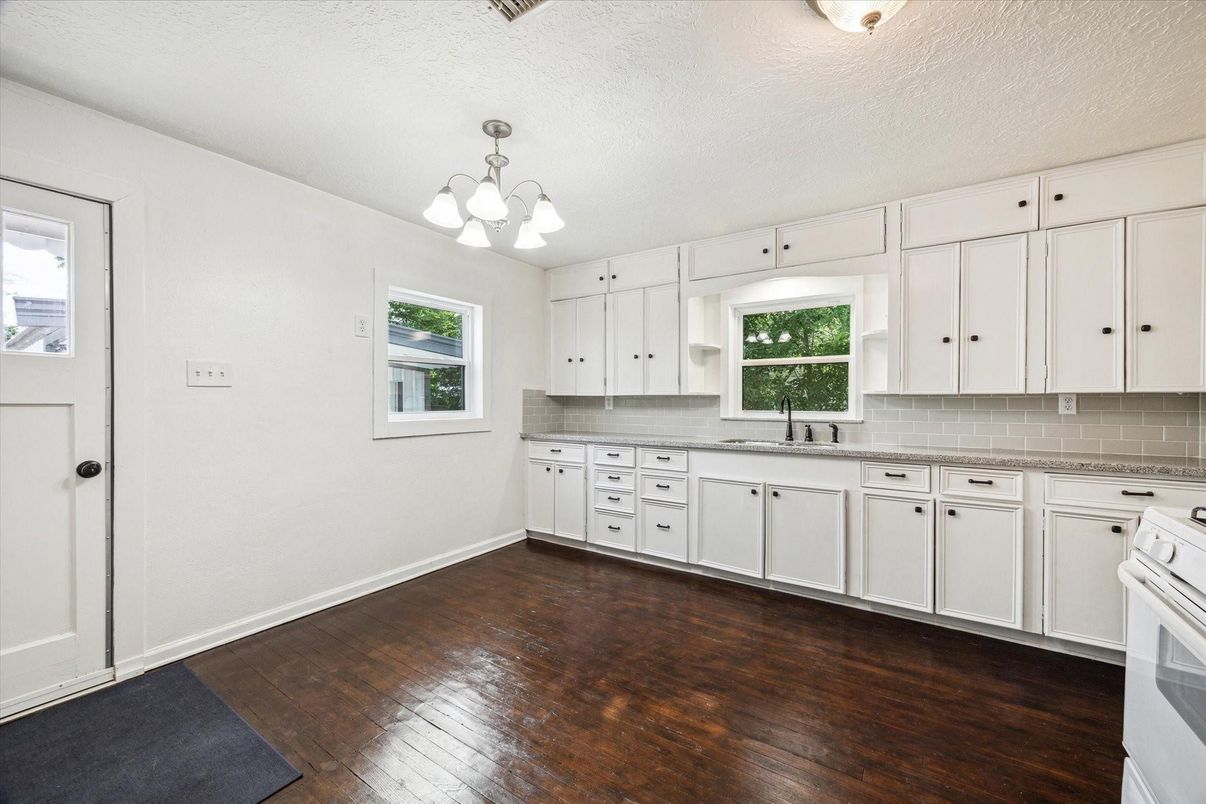 Chandelier, Interior, Kitchen, Wood Texture Flooring