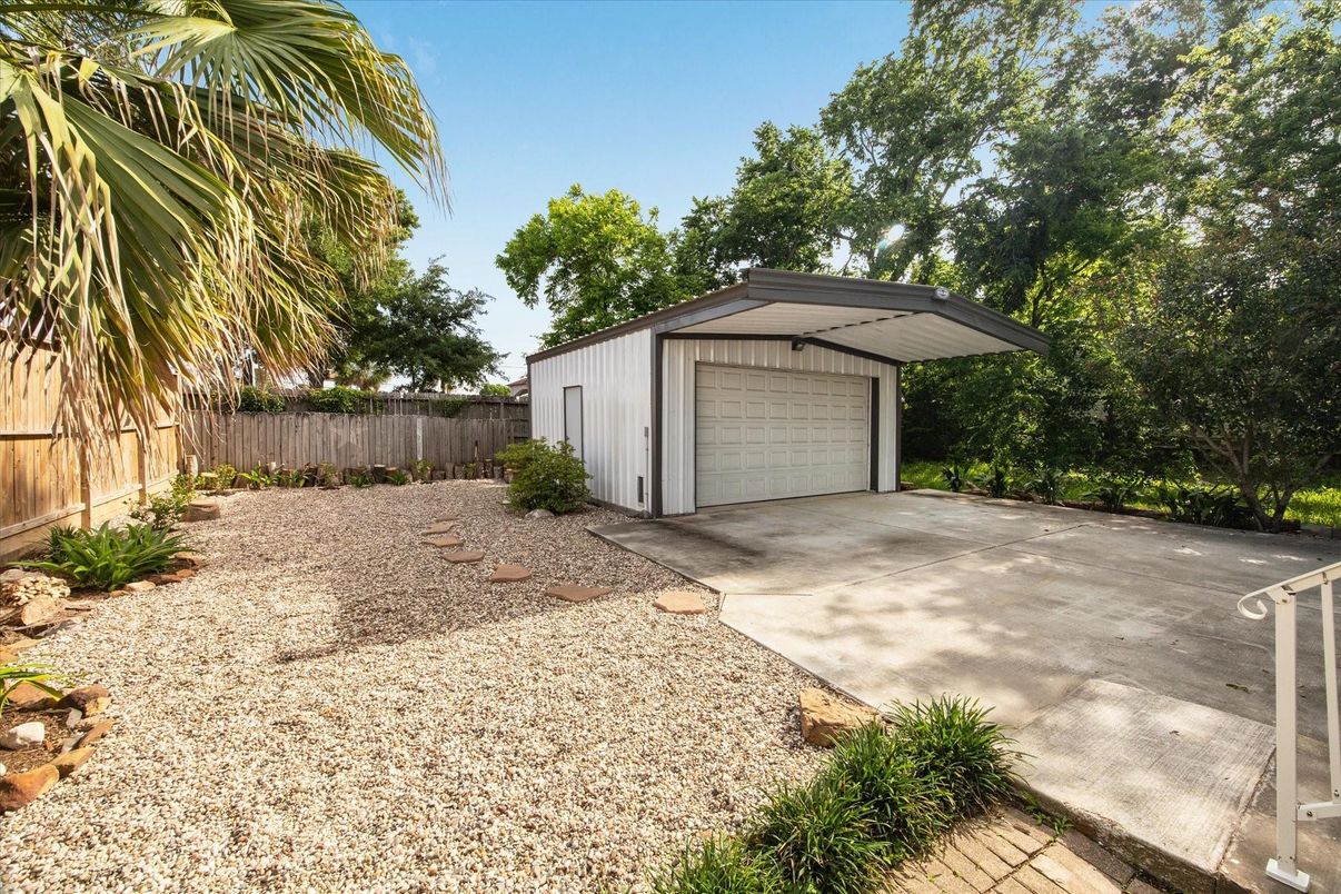 Backyard, Detached Garage, Exterior