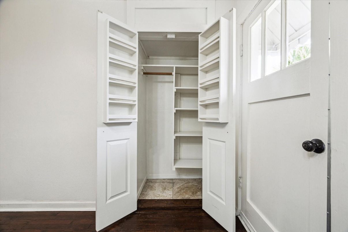 Interior, Walk-in Closets, Wood Texture Flooring