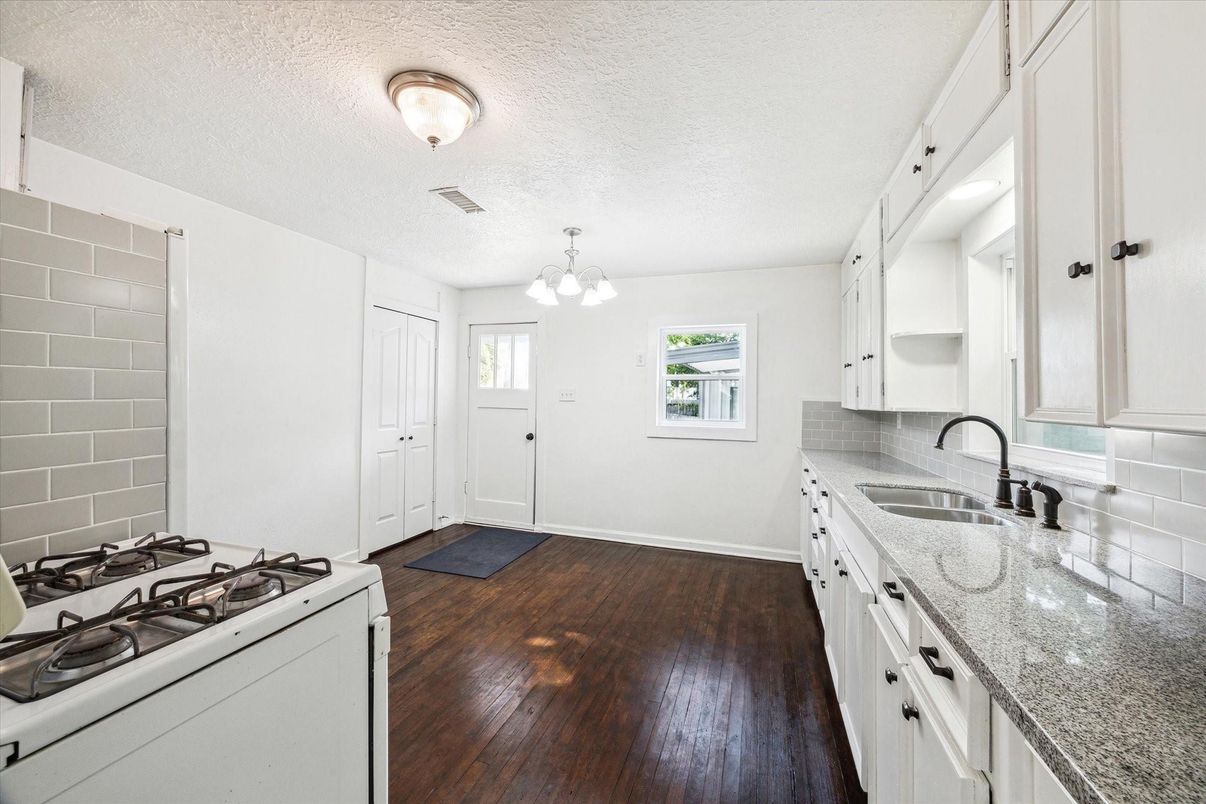 Chandelier, Interior, Kitchen, Wood Texture Flooring