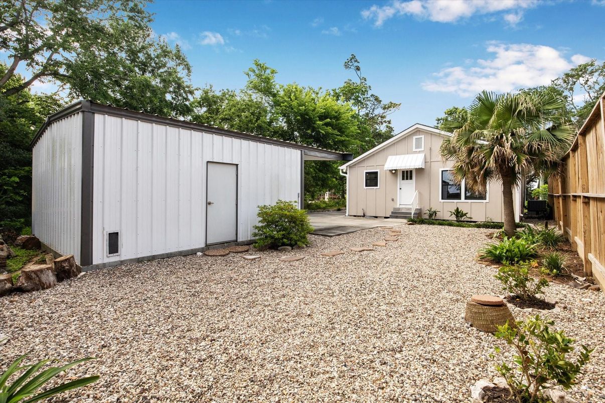 Backyard, Exterior