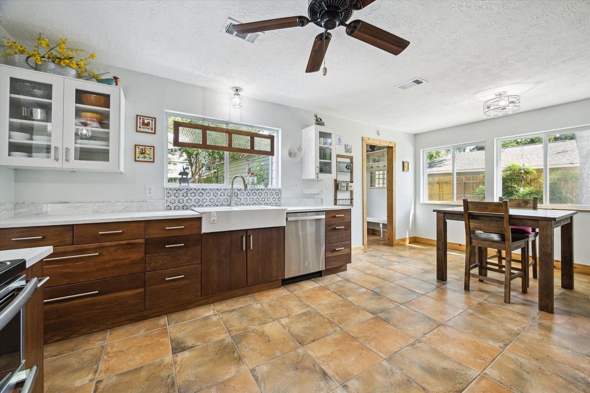 Dining room, Interior, Kitchen, Stainless Steel Appliances