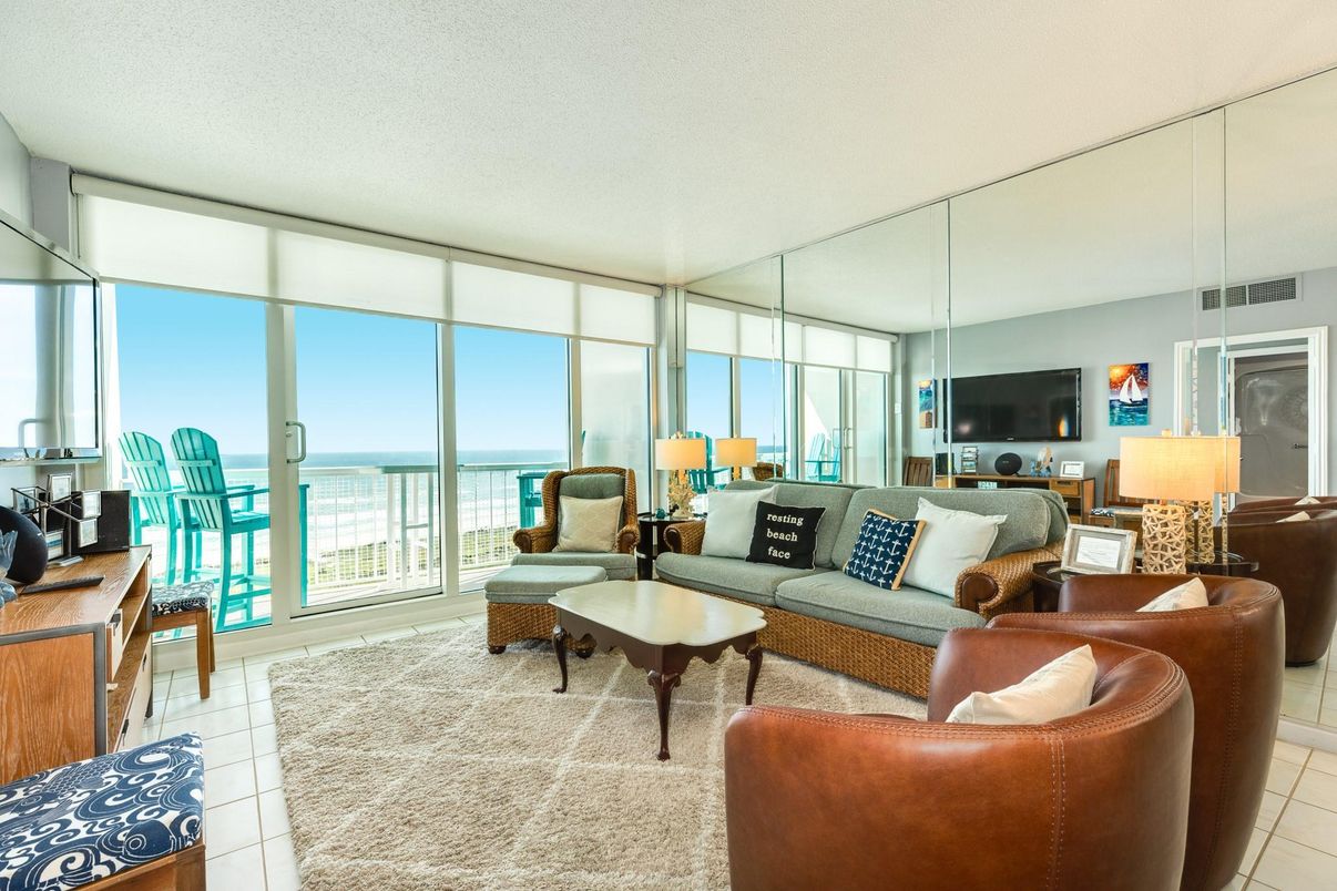 Interior, Living room, Water