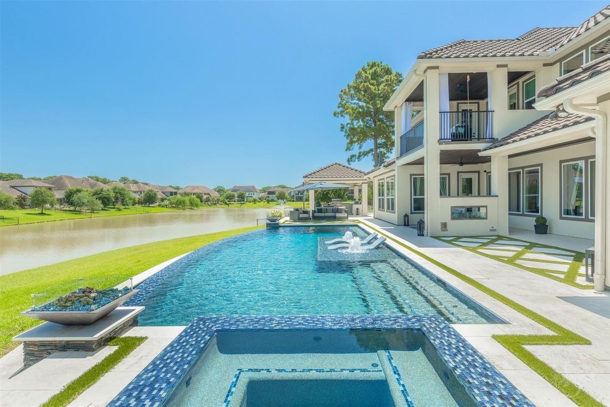 Exterior, Pool, Water