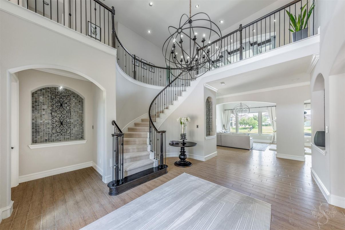 Interior, Recessed Lighting, Wood Texture Flooring