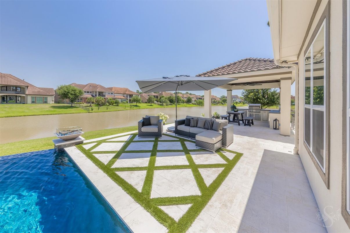 Exterior, Pool, Water