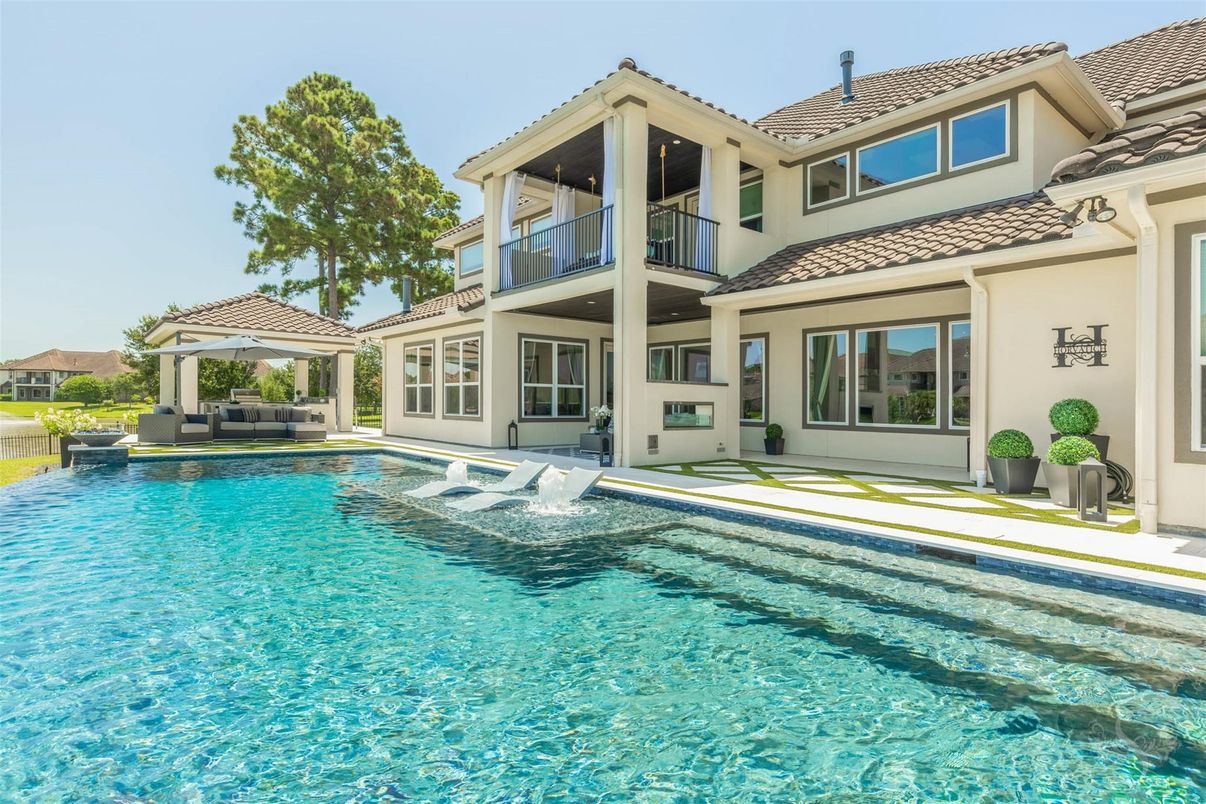 Exterior, Pool