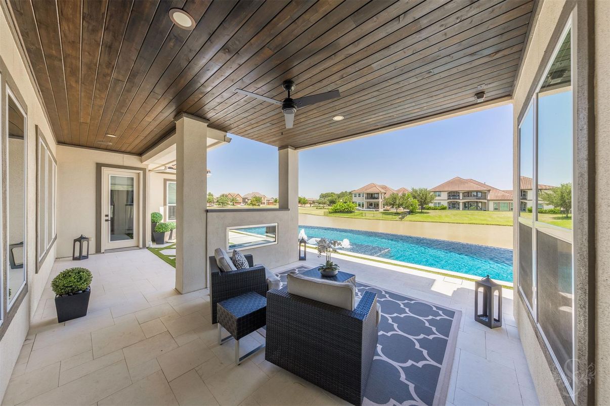 Exterior, Pool, Water