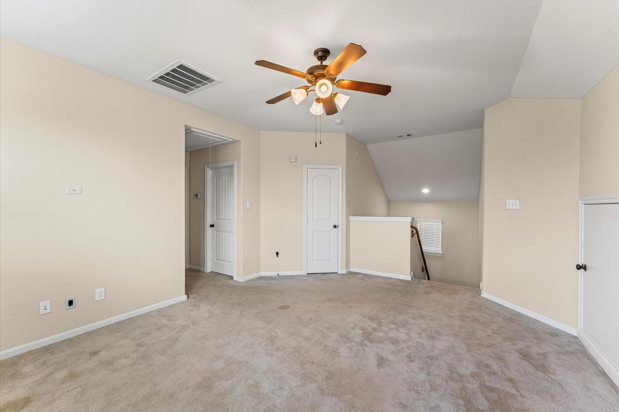 Empty room, Interior, Recessed Lighting