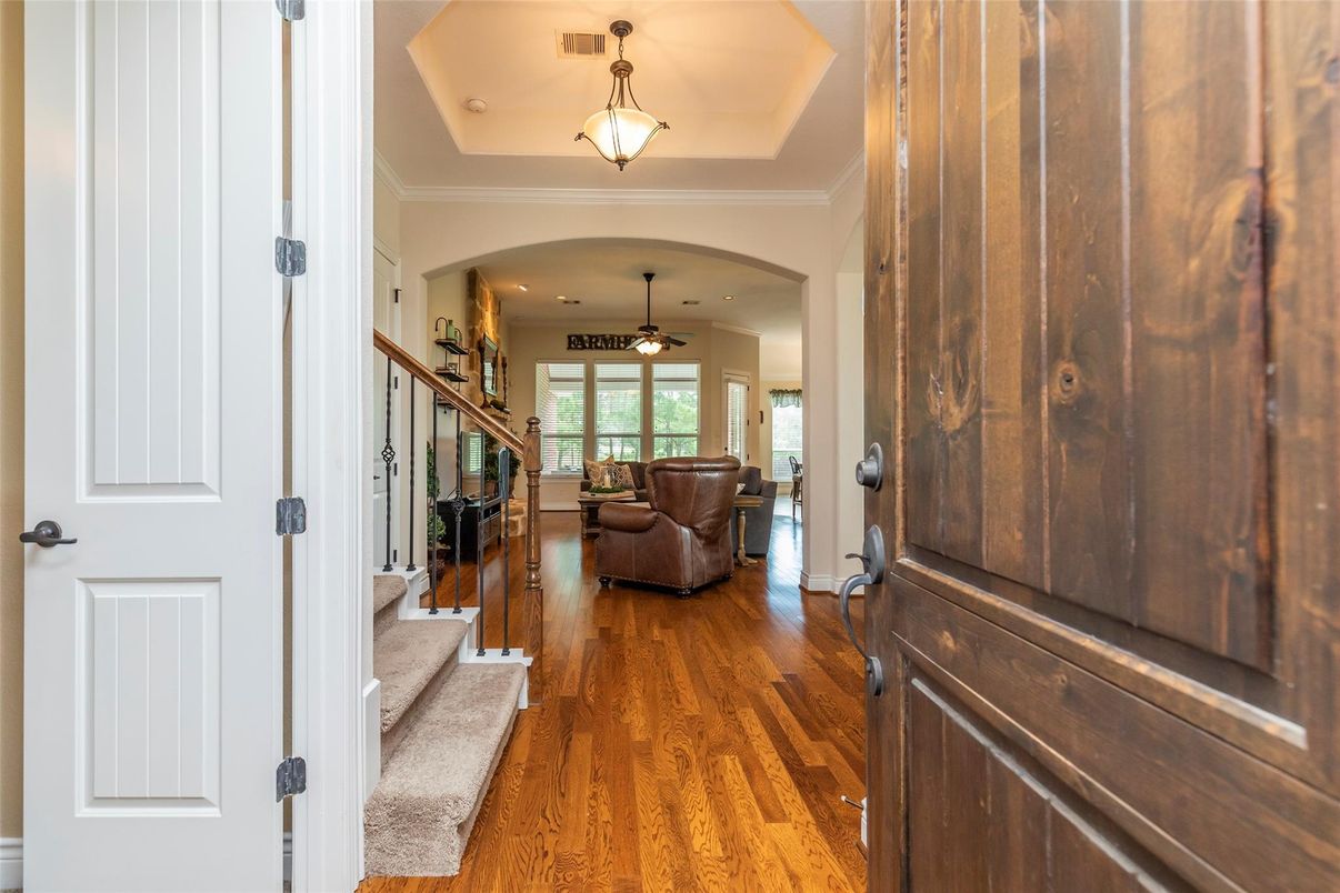 Interior, Pendant Lights, Recessed Lighting, Wood Texture Flooring