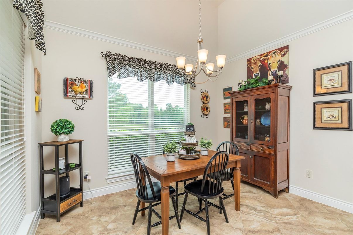 Chandelier, Dining room, Interior