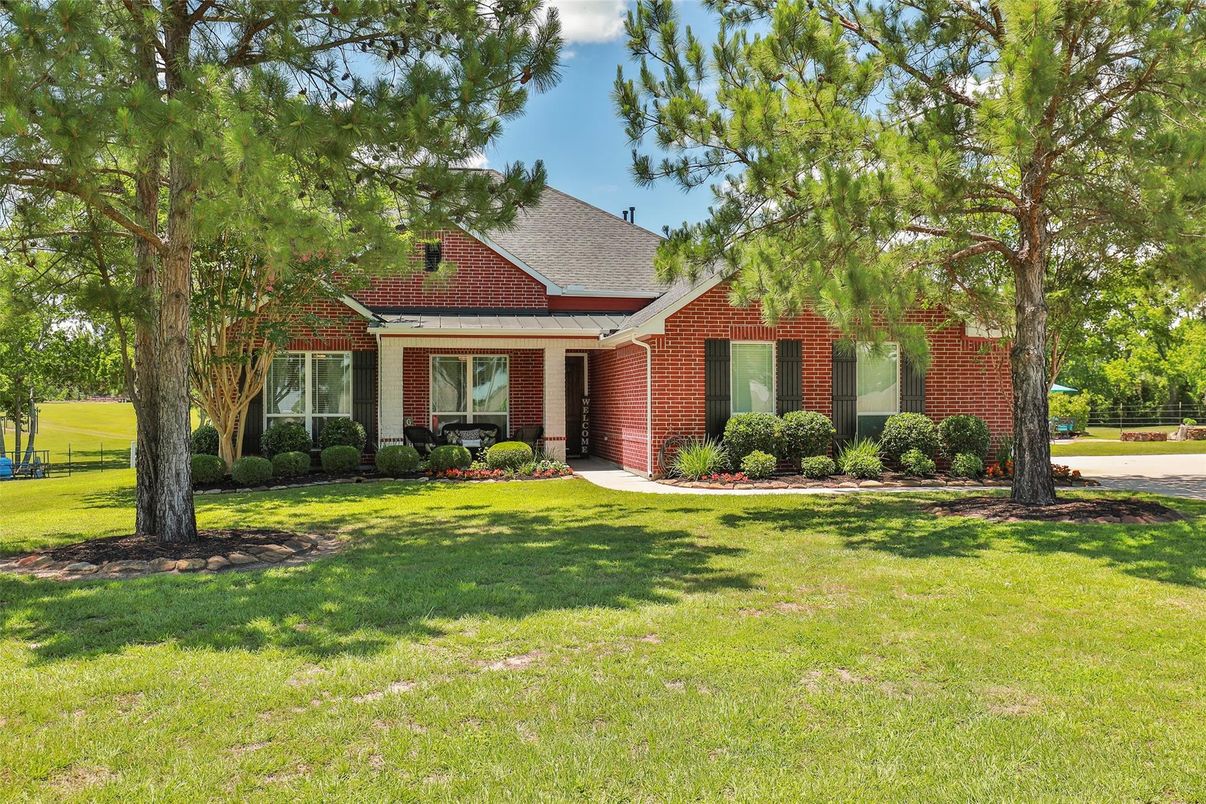 Backyard, Exterior, Facade, Brick Facade, Brick Traditional