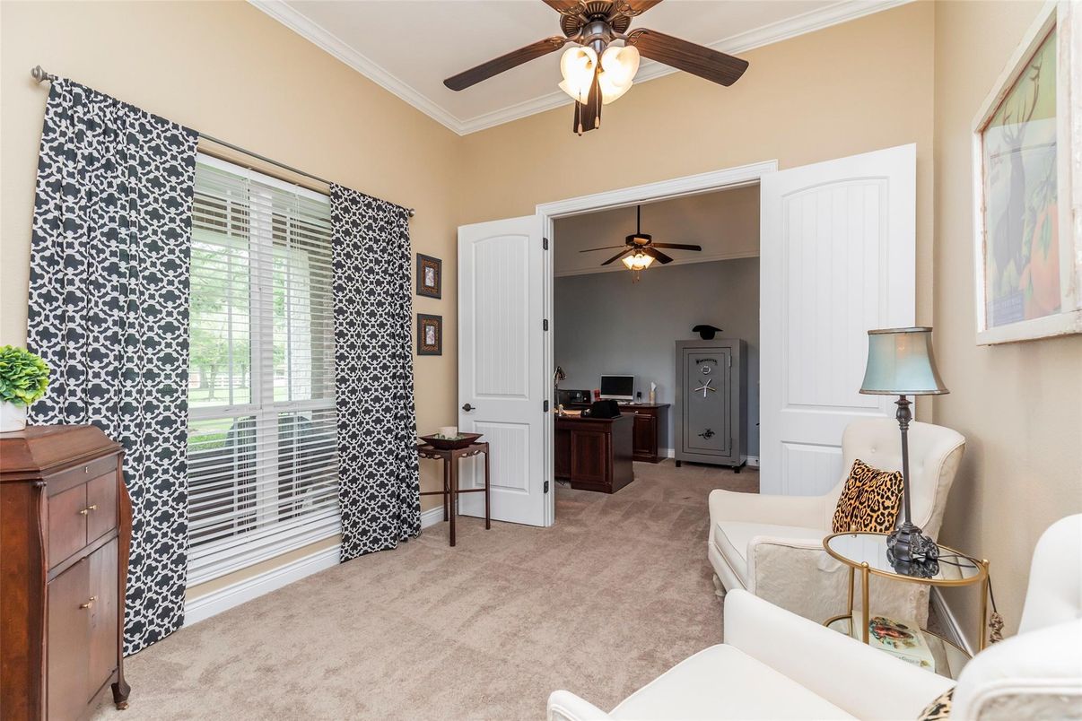 Home Office, Interior