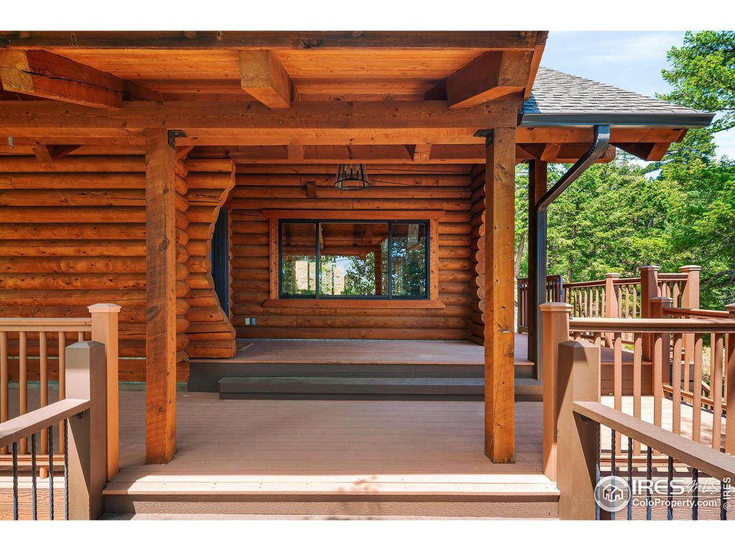 Exterior, Facade, Log Home