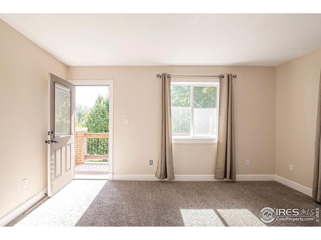 Empty room, Interior